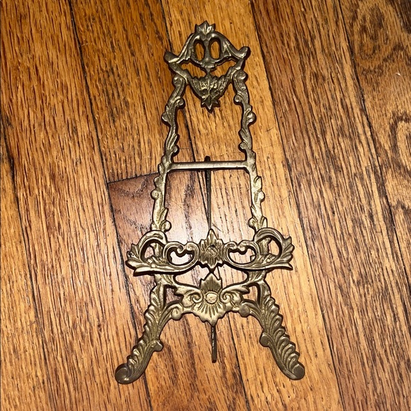 Vintage mid century ornate brass easel library decor 8.5” - Picture 5 of 7